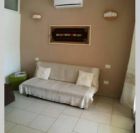Giardini House בית נופש *
